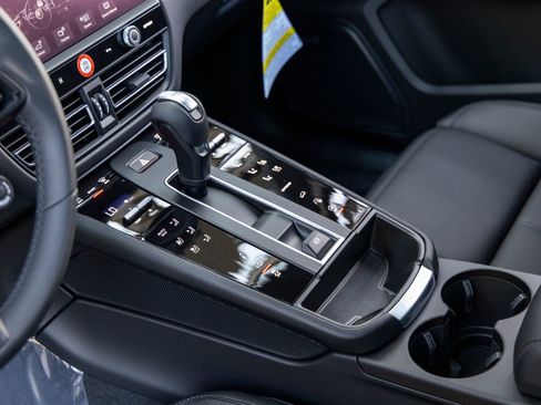 New 2025 Porsche Macan Turbo AWD/4WD image 39