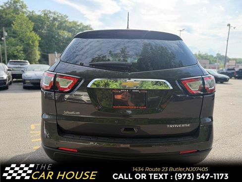 Used 2017 Chevrolet Traverse LT FWD image 6