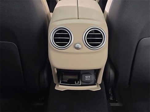 Used 2018 Mercedes-Benz C 300 4MATIC Sedan image 25