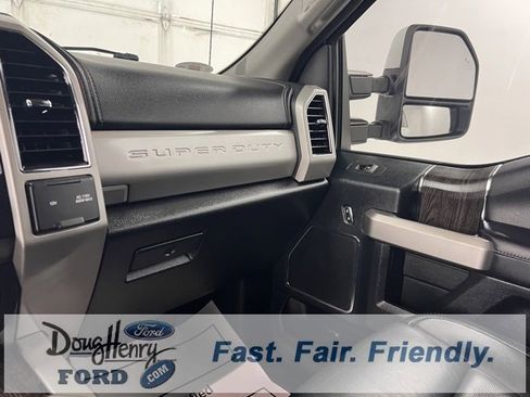 Used 2021 Ford F250 Lariat w/ FX4 Off-Road Package image 40