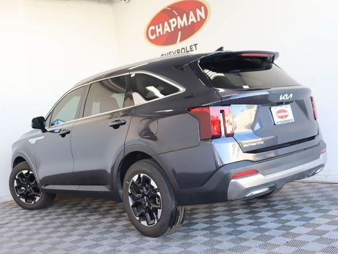 Used 2025 Kia Sorento S FWD image 4
