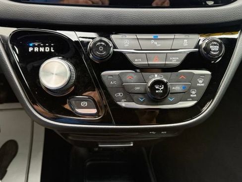 Used 2020 Chrysler Pacifica Touring-L w/ S Appearance Package FWD image 35