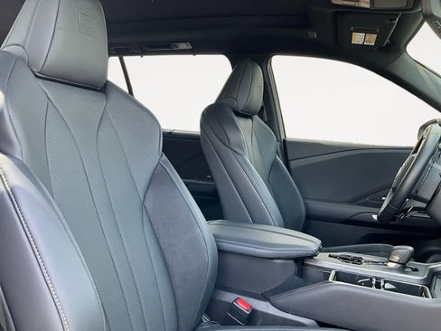 Used 2025 Lexus TX 500h AWD w/ Technology Package image 17