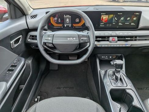 New 2025 Kia K4 FWD image 10