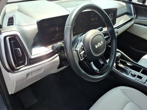 Used 2025 Kia Sorento S FWD image 7