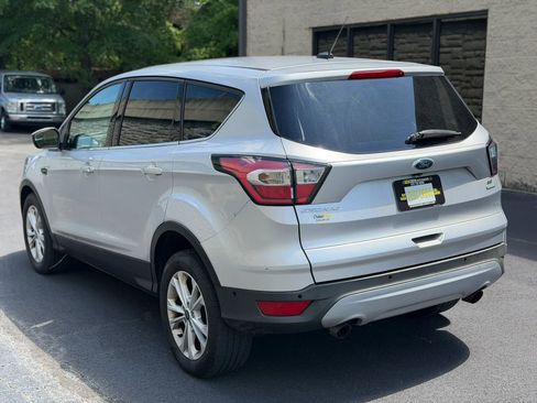Used 2017 Ford Escape SE FWD image 9