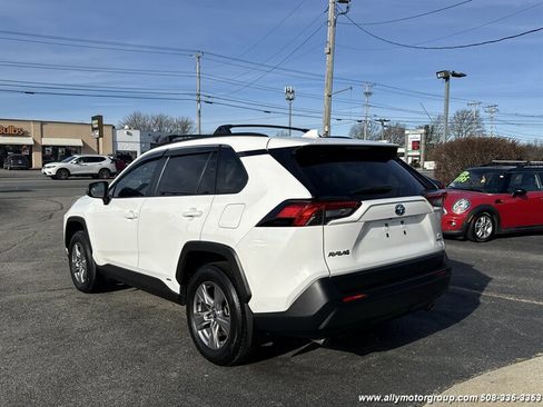 Used 2022 Toyota RAV4 LE image 7