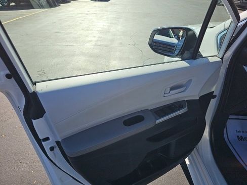 Used 2025 Toyota Sienna LE image 29