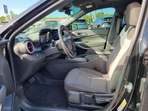 Used 2024 Chevrolet Trax RS w/ Sunroof Package FWD image 8