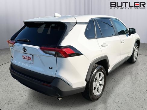 Used 2022 Toyota RAV4 LE FWD image 6