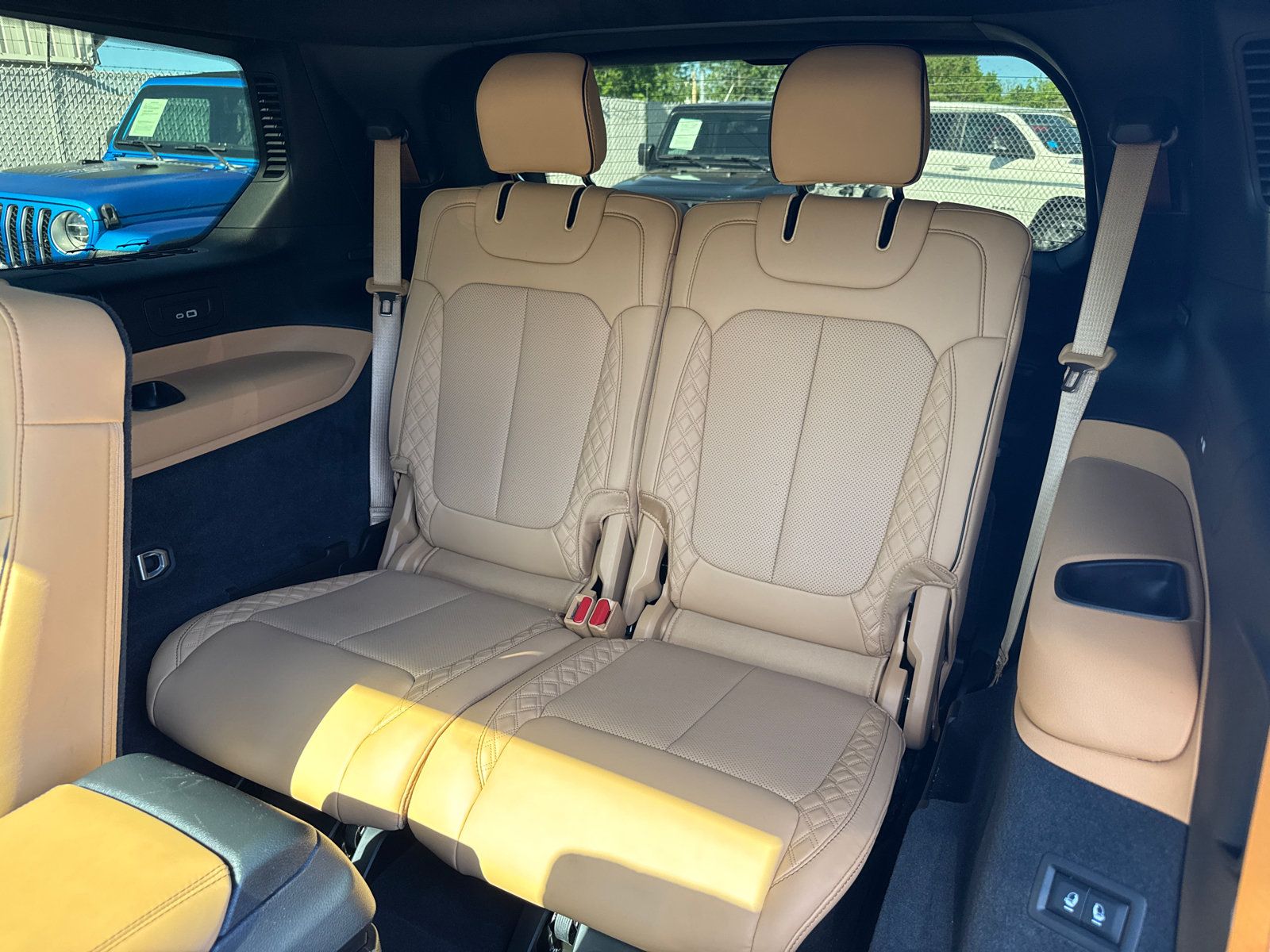 Used 2024 Jeep Grand Cherokee L Summit AWD/4WD image 6