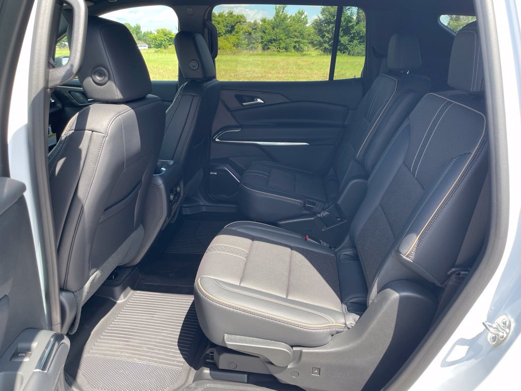 New 2026 Chevrolet Traverse High Country w/ LPO, Floor Liner Package FWD image 34