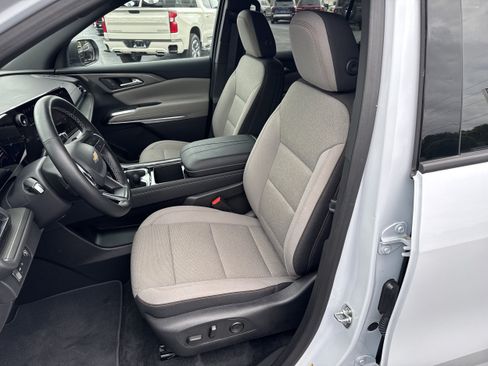 Used 2026 Chevrolet Traverse LT FWD image 24