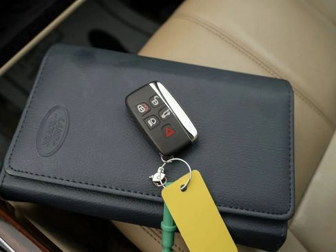 Used 2016 Land Rover Range Rover image 32