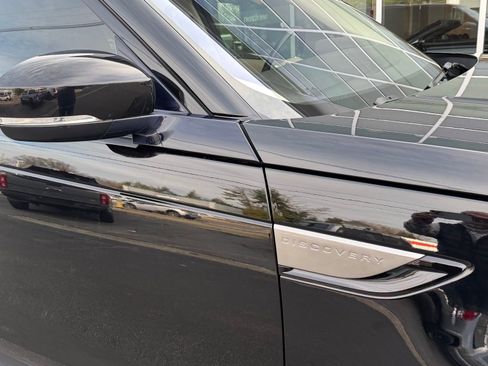 Used 2019 Land Rover Discovery SE image 16