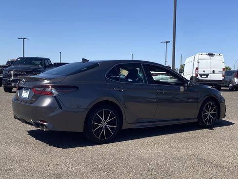 Used 2023 Toyota Camry SE FWD image 5