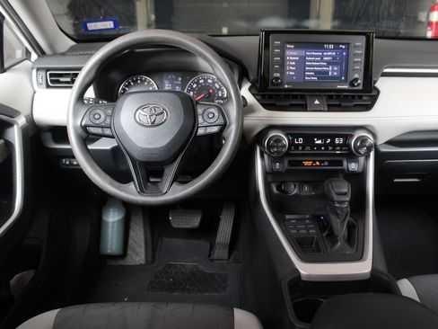 Used 2020 Toyota RAV4 XLE AWD/4WD image 19
