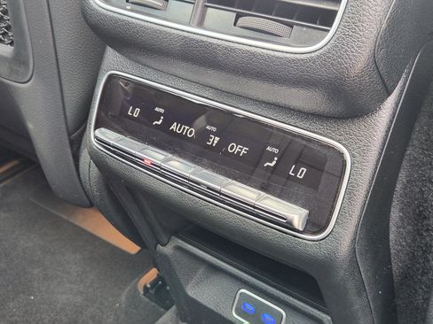 Used 2024 Mercedes-Benz GLS 450 4MATIC w/ AMG Line Exterior image 27