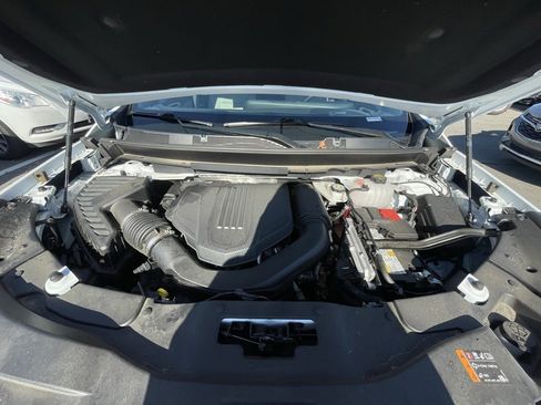 Used 2025 Chevrolet Traverse LT image 32