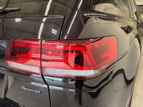 Used 2023 Volkswagen Atlas SEL R-Line AWD/4WD image 5