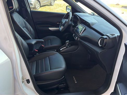 Used 2020 Nissan Kicks SR w/ SR Premium Package FWD image 13