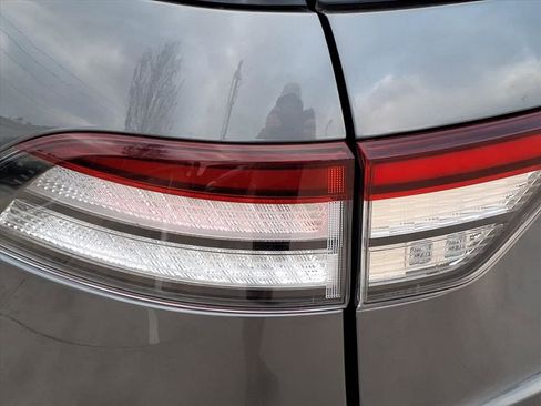 Used 2023 Lincoln Aviator Reserve w/ Equipment Group 201A image 12