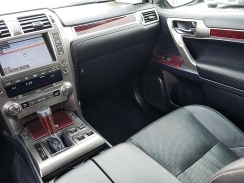 Used 2017 Lexus GX 460 Luxury image 11