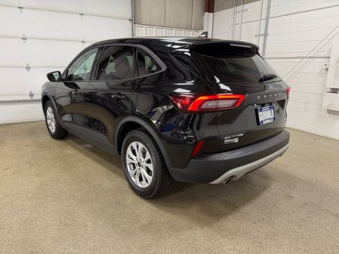 Used 2025 Ford Escape Active AWD/4WD image 8