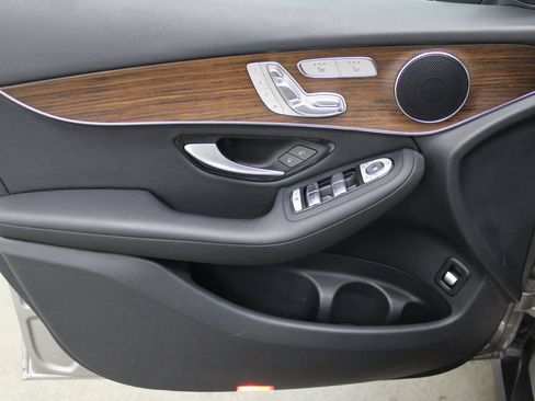 Used 2022 Mercedes-Benz GLC 300 4MATIC w/ Driver Assistance Package image 12