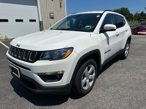 Certified 2019 Jeep Compass Latitude w/ Cold Weather Group AWD/4WD image 10
