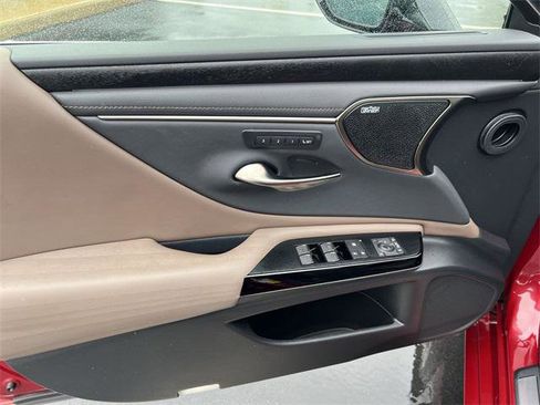 Certified 2022 Lexus ES 350 Ultra Luxury w/ Accessory Package image 11