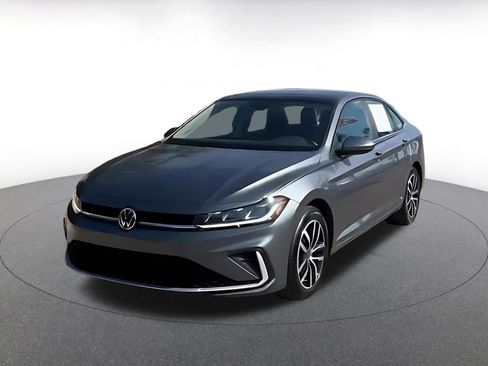 Used 2025 Volkswagen Jetta SE image 8