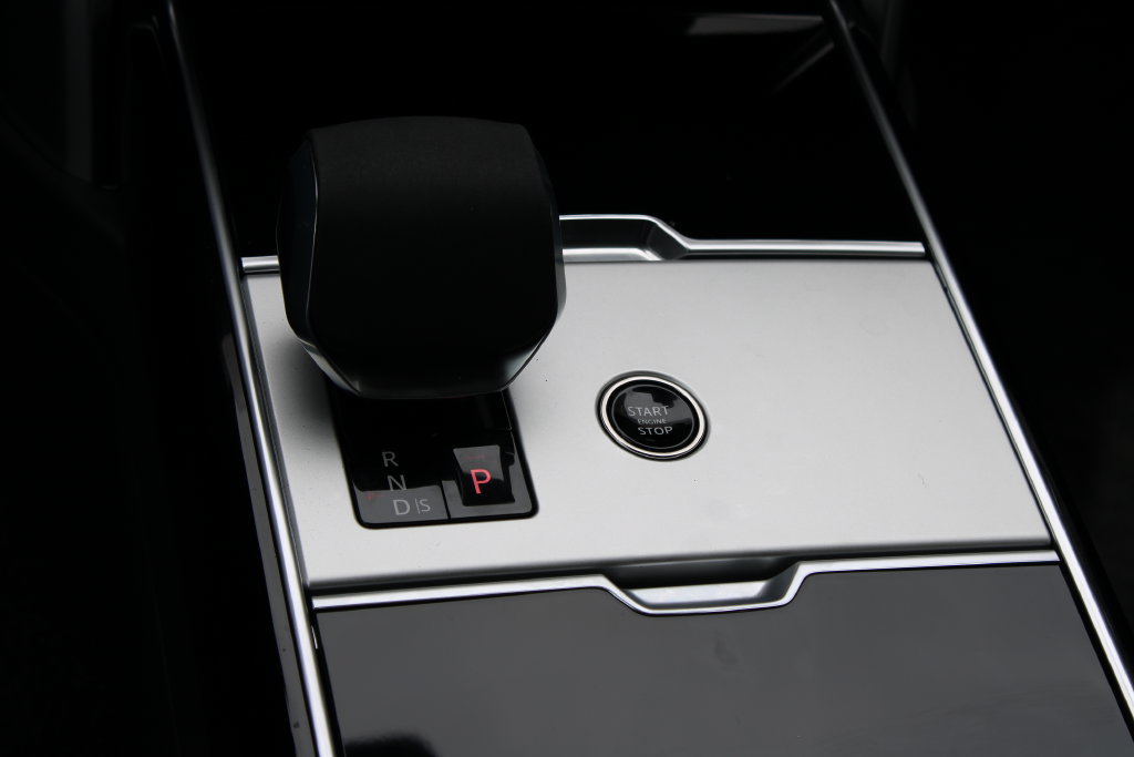 New 2026 Land Rover Range Rover SE AWD/4WD image 17
