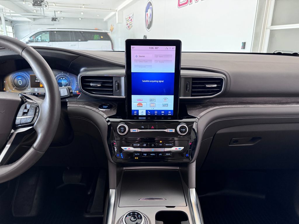 Used 2024 Ford Explorer Platinum w/ Technology Package AWD/4WD image 19