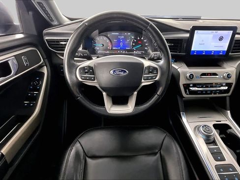 Used 2021 Ford Explorer XLT w/ Equipment Group 202A RWD image 6
