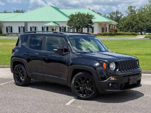 Used 2018 Jeep Renegade Altitude FWD image 1