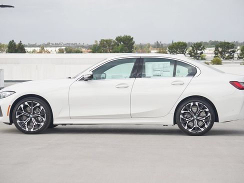 Used 2026 BMW 330i Sedan w/ Premium Package RWD image 4