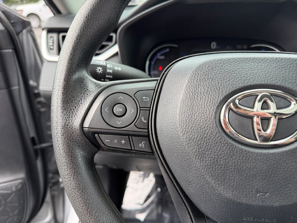 Used 2023 Toyota RAV4 XLE w/ Convenience Package AWD/4WD image 15