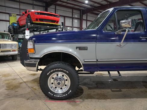 Used 1995 Ford F350 XLT 2dr 4WD Standard Cab LB image 3