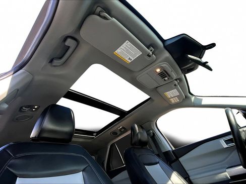 Used 2022 Ford Explorer XLT w/ Equipment Group 202A image 17