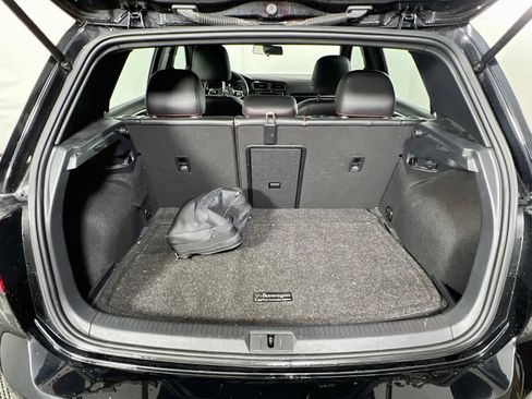 Used 2017 Volkswagen GTI SE FWD image 27