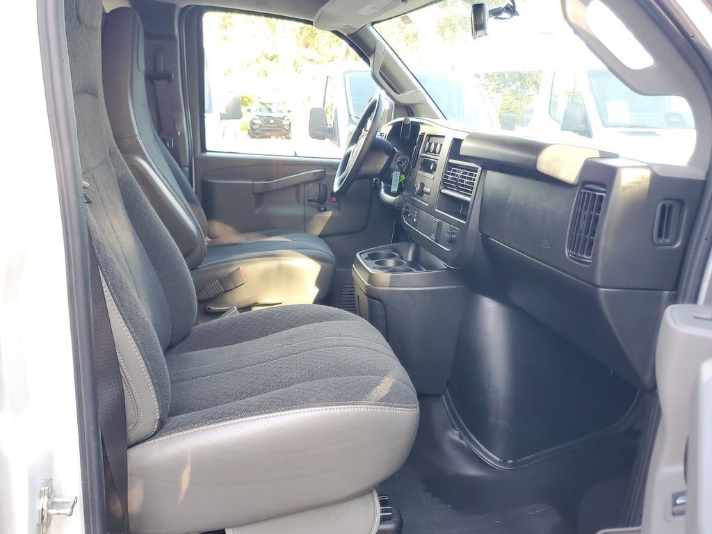 Used 2025 Chevrolet Express 2500 w/ Driver Convenience Package RWD image 8