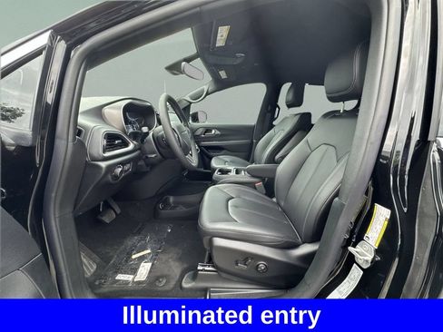 New 2027 Chrysler Pacifica Select FWD image 18