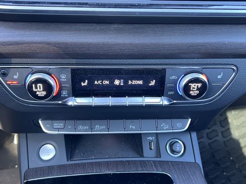 Used 2024 Audi Q5 2.0T Premium image 30