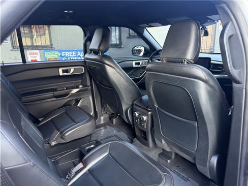 Used 2020 Ford Explorer XLT w/ Equipment Group 202A image 31