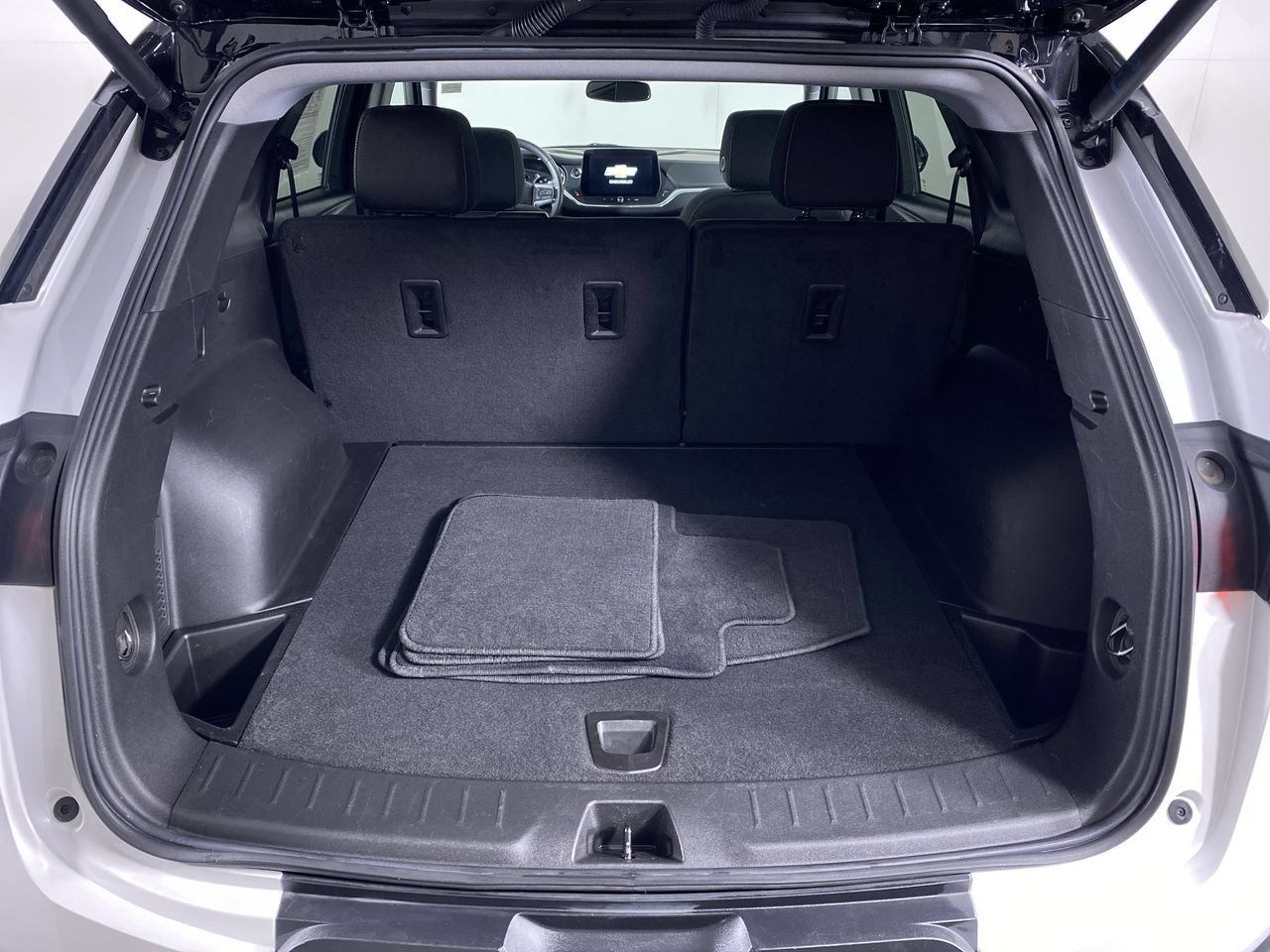 Certified 2025 Chevrolet Blazer LT w/ Convenience Package FWD image 13
