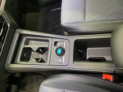 New 2025 Volkswagen Tiguan SE image 22