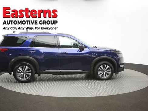 Used 2023 Nissan Pathfinder SL AWD/4WD image 45