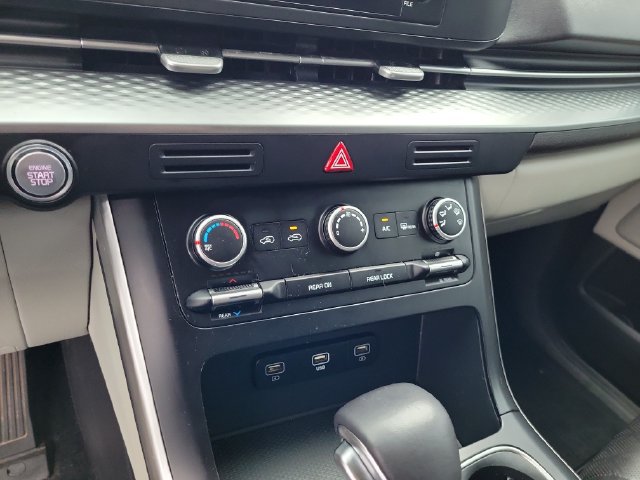 Used 2024 Kia Carnival LX FWD image 32