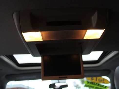 Used 2014 GMC Yukon XL Denali image 29